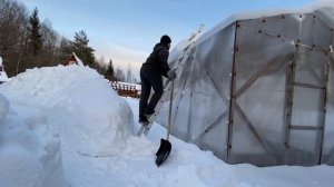 ВЫВЕЗ СЕМЕЙСТВО НА ДАЧУ / СНЕГОБОРЬБА