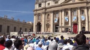 Canonización de San Titus Brandsma en la plaza de san Padro
