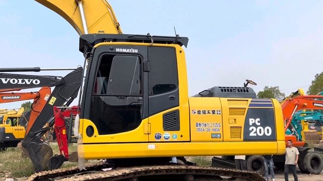 Used excavator Komatsu PC200 for sale in China. Wholesale price,high quality.Contact me if you need
