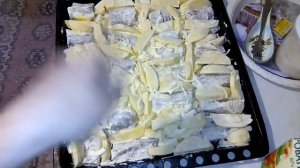 Рыба с картошкой под майонезом, запеченная в духовке
