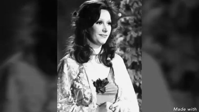 Алла Пугачёва - Прогулка по тайге (Ёлка машет лапой) смотреть онлайн