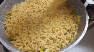 Рожки с овощами на сковороде