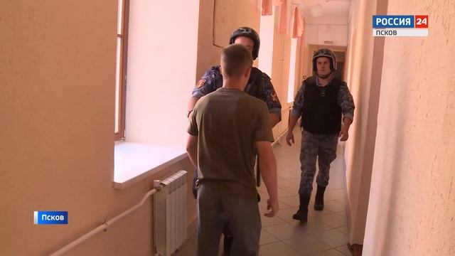 Как действовать, если в здание школы проник нарушитель?