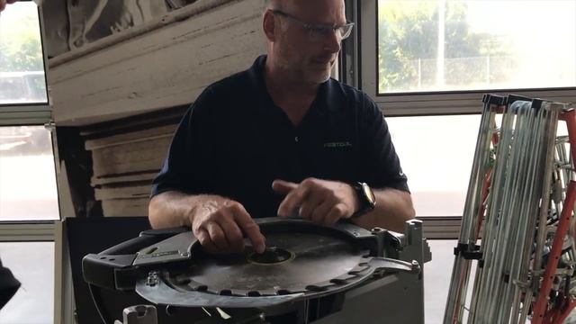 Большие плотницкие пилы,  рубанки, стол MFT  Festool
