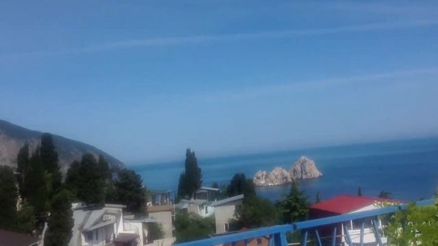 Сдаётся в Гурзуфе коттедж 12 номеров, мансарда! смотреть онлайн