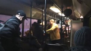 Драку граждан в саратовском автобусе № 18 "Д" запечатлели на видео