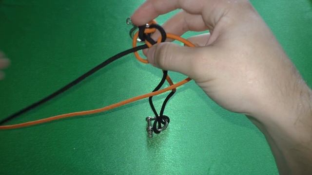 "На паракорде!" Плетение браслета "Двухцветная кобра" (Cobra Paracord Bracelet)
