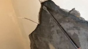 Локальный демонтаж забухтевшей штукатурки