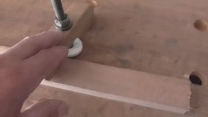 Простейший самодельный быстросъемный прижим для верстака.
