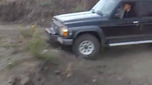 Nissan Patrol Y60 GQ some easy offroad tests
