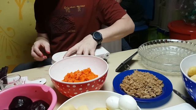 Семейный салатик и ужин смотреть онлайн