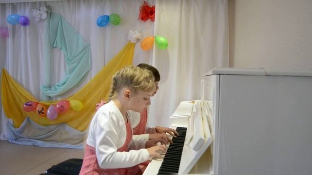 Дуэт Камаева Ксения,Щербакова Даша, г. Камышлов - Сонатина До мажор, Полька смотреть онлайн