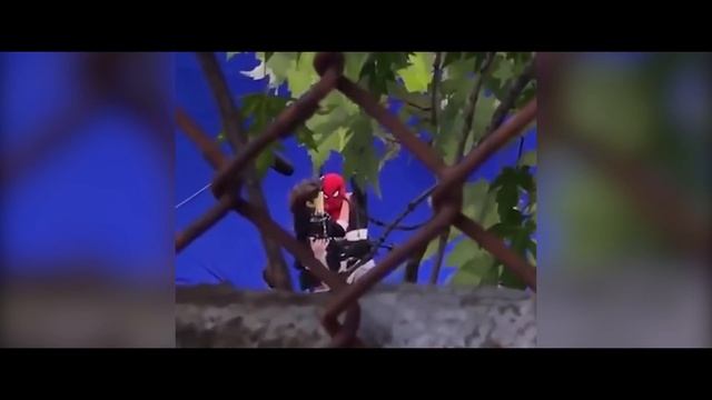 Человек-Паук: Вдали от дома. Все костюмы и повороты! смотреть онлайн