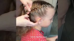 Коса на бок для девочки, убираем отросшую челку.
