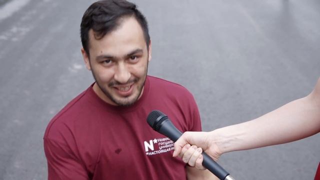 Организатор NSURBANIA стоит на коленях смотреть онлайн