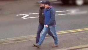 В Великобритании обнародовали видеокадры, на которых запечатлены Петров и Боширов во время прогул...