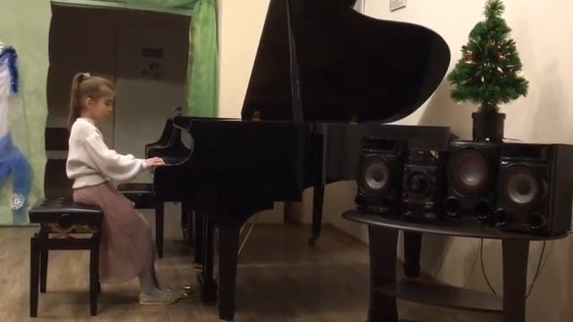 Коробченко Диана 2-класс; Л.В.Бетховен "Украинская песня" смотреть онлайн