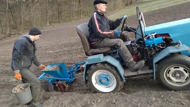 Посадка картофеля трактором из мотоблока (часть 1) смотреть онлайн