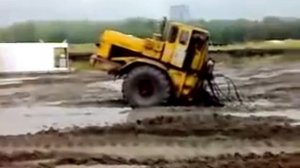 Кировец самая лучшая техника! хоть на пополам разорви сёравно поедет