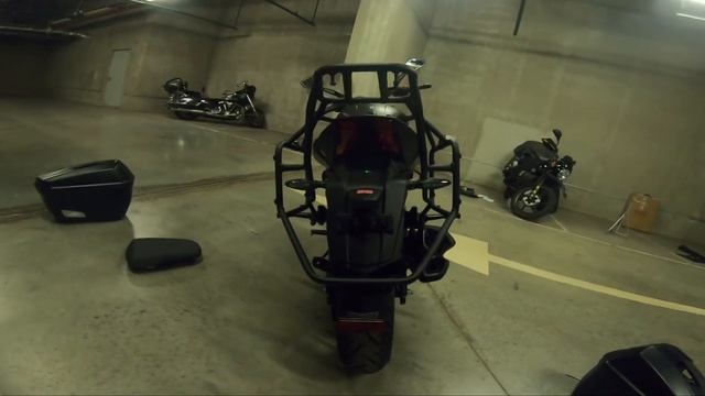 Новый мотоцикл Bajaj Dominar 400 (Баджадж доминар 400). Ставлю багажную систему. Первые проблемы. смотреть онлайн