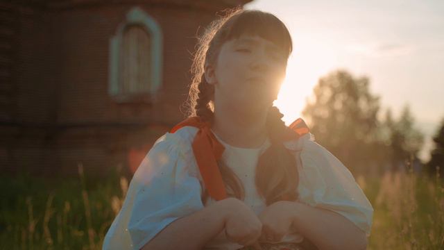 Клип на песню Родина в исполнении  девушки с особенностями здоровья Светланы Пичугиной