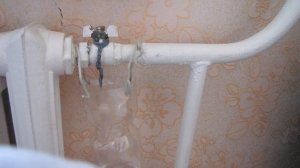 течь из батареи что делать чтобы не затопить соседей пока идут сантехники