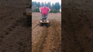 Нарезка борозд для посадки картофеля самодельным двухрядным окучником.