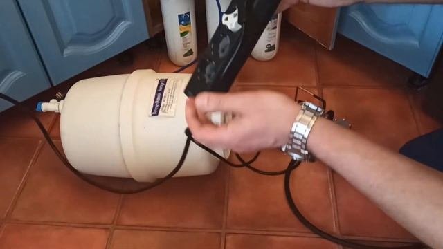 Вытекает мало воды из фильтра, низкий напор (система обратного осмоса)