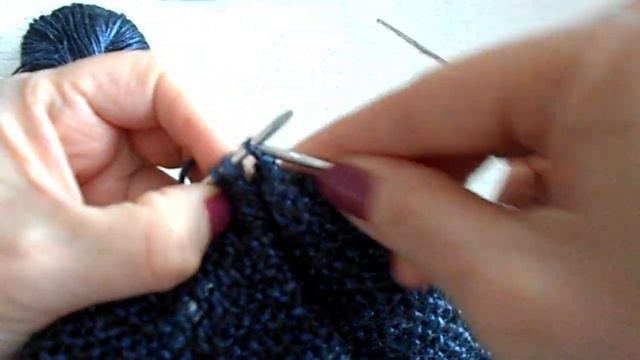 Вязание шапочки платочной вязкой//1 год каналу//Елена Masterica