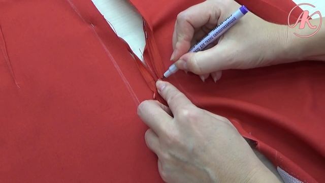 Обработка платья подкладкой. Как втачать потайную молнию Часть 1 смотреть онлайн