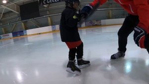 КАК ТОРМОЗИТЬ НА КОНЬКАХ ? КРУТОЙ СПОСОБ БЫСТРО ИЗУЧИТЬ ТОРМОЗ НА НЕУДОБНУЮ НОГУ !!!