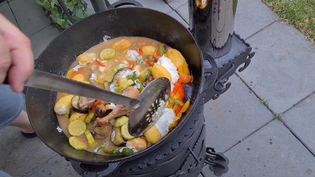 УТКА ПО ДЕРЕВЕНСКИ С ОВОЩАМИ В КАЗАНЕ НА КОСТРЕ. ЛУЧШИЙ МЕГА РЕЦЕПТ. ОЧЕНЬ ВКУСНАЯ ЕДА.