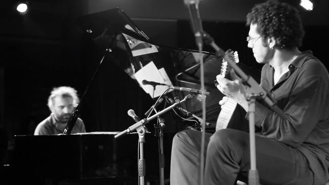 Hamilton de Holanda & Stefano Bollani - De noite na cama смотреть онлайн