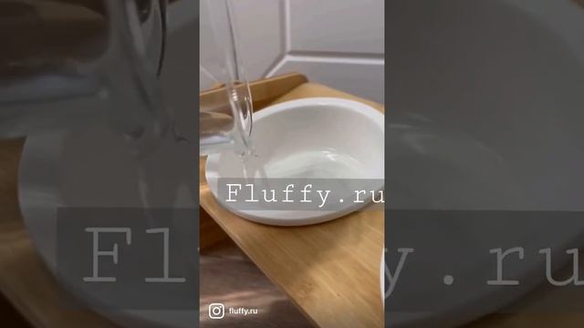 Керамическая миска для кошек и собак на бамбуковой подставке. смотреть онлайн