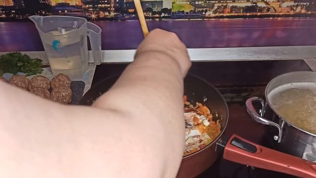 Как приготовить тефтели с рисом , Рецепт тефтели с рисом , вкусные тефтели с рисом.