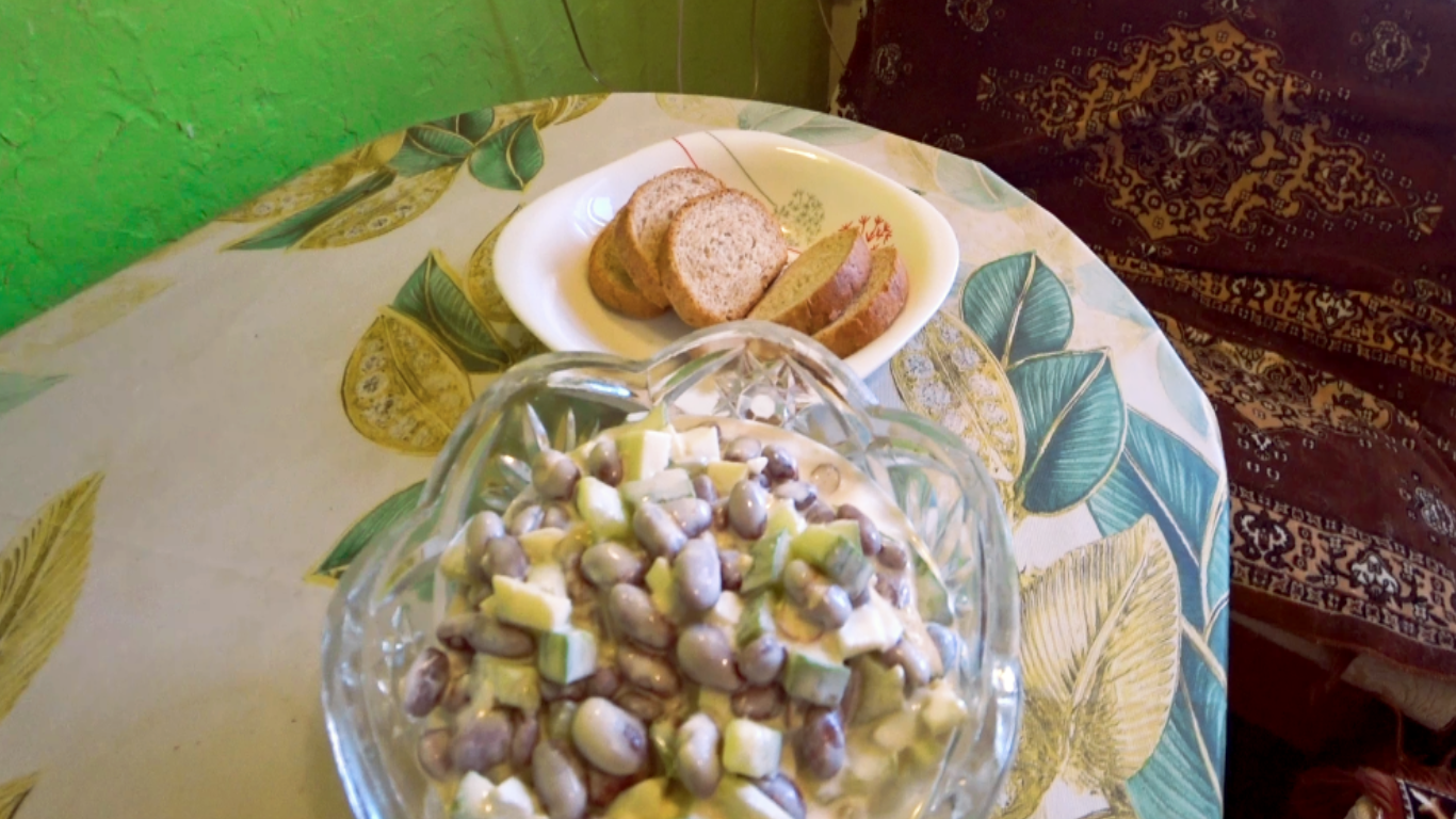 Потрясающе вкусный салат бюджетный. #мукбанг #фудблог #еда
