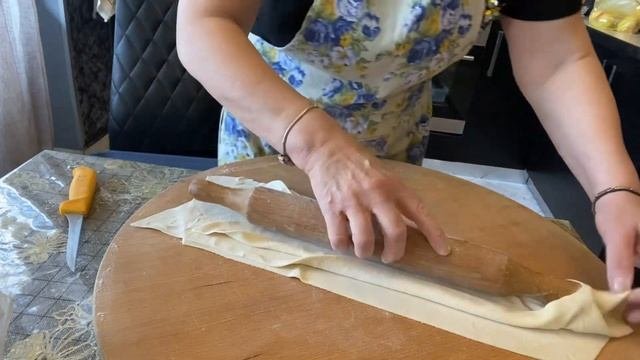 Хинкали С чесночном соусе и жаренный лук подливка (это очень вкусно)пробуйте ???
