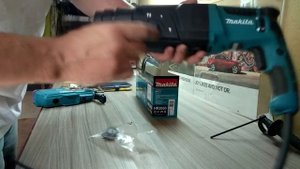 makita HR2650 Перфоратор с системой пылеудаления.