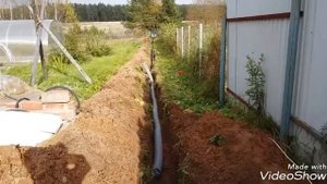 Дренажная труба и не большой приёмный колодец.