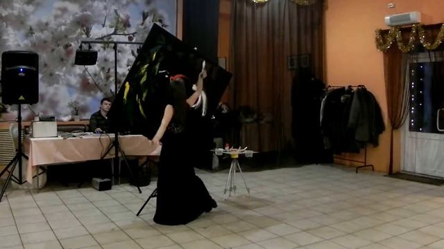 танцующий художник