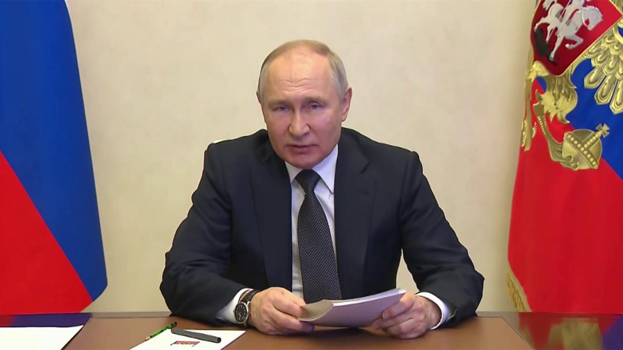 Президент поздравил сотрудников и главу "Газпрома" Алексея Миллера с 30-летием компании