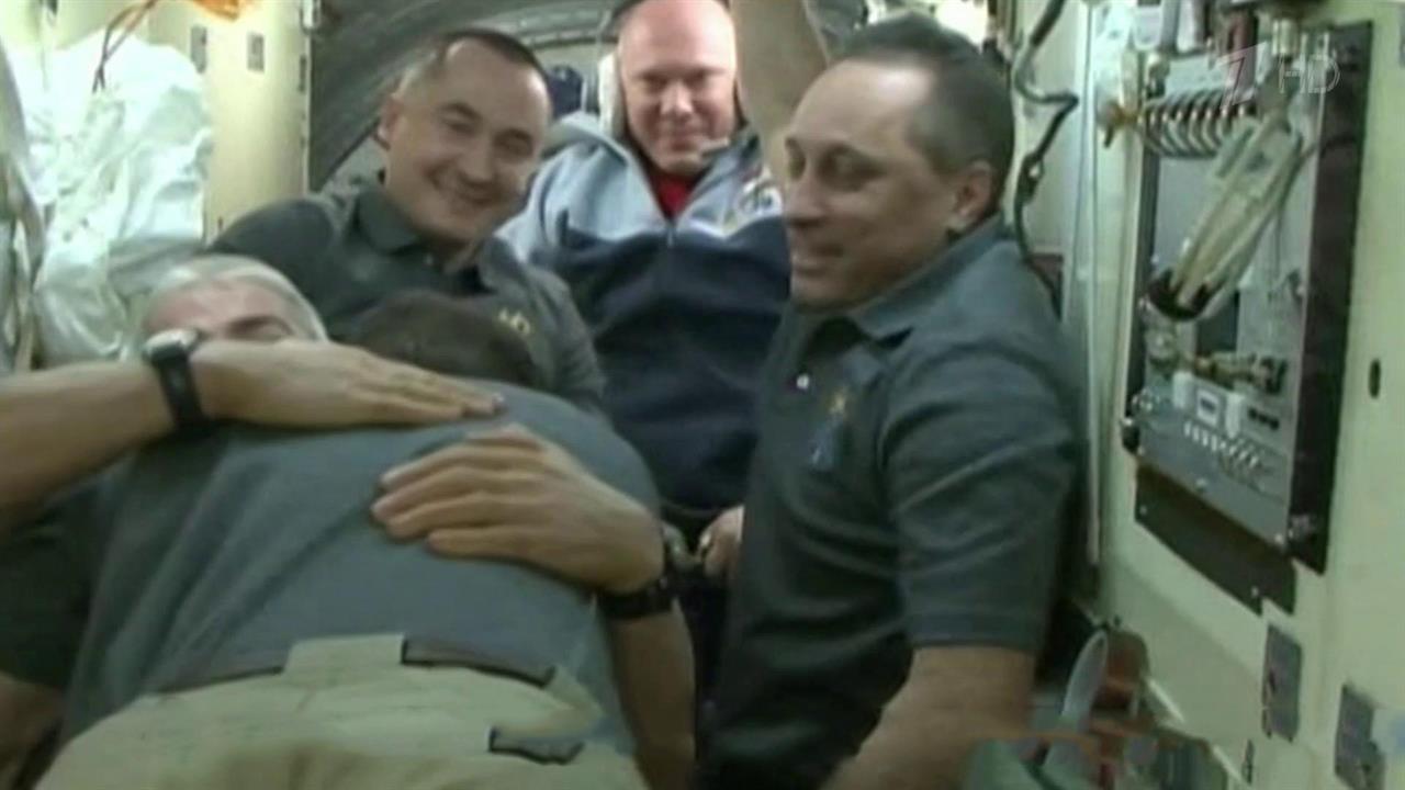 1 канал новости 31.03 2024. Приземление Космонавтов первого канала. Американские космонавты на МКС С русскими. Наши космонавты на МКС сейчас.