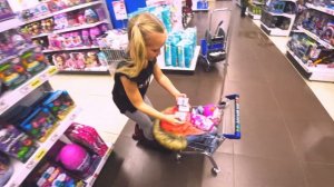 ИДЕМ В МАГАЗИН за ИГРУШКАМИ вместе с ПАПОЙ Видео для детей детский мир