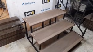 Лестница 3 ступени с металлическими перилами