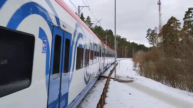 Прибывающий Электропоезд Иволга 1.0 ( ЭГ2Тв - 002 ) с пригородным сообщением Усово - Москва смотреть онлайн