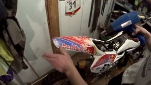 Как правильно и быстро оклеить питбайк в плёнку?