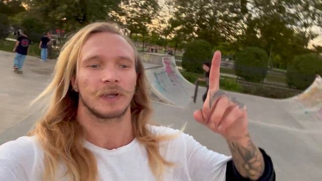 Как делать рокнролл (rock'n'roll) на скейтборде в минирампе