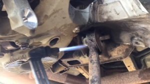 Как достать закисший болт рычага при наличии рук из плечей, мозгов и резака