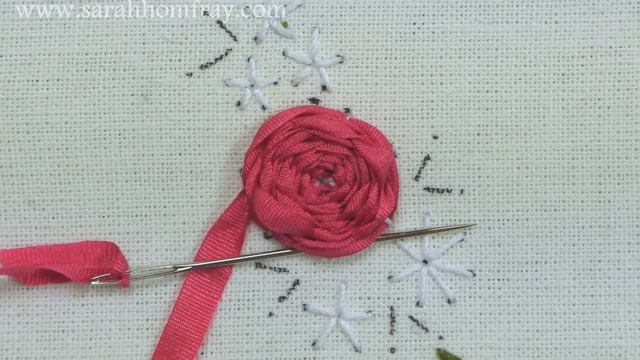 Ribbon Rose Heart - FREE embroidery design download | Perfect project for beginners hand embroidery