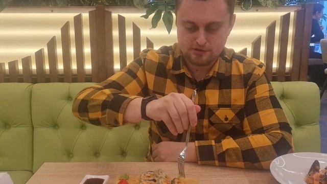 Обзор на ресторан Nice Price Cafe , все  меню по 200 рублей в самом центре Москвы???
